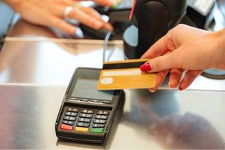 Co dělat, když vám terminál strhne platbu dvakrát? Je to častější, než myslíte